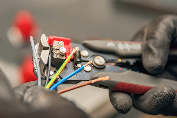 Best Electrician Near Me  in Lyons, OR